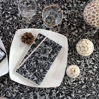 Lot de 4 serviettes de table noires avec lignes écrues LINETTE - 40 x 40 cm