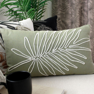 Coussin déhoussable brodé jungle MAMBO - 30 x 50 cm - Olive